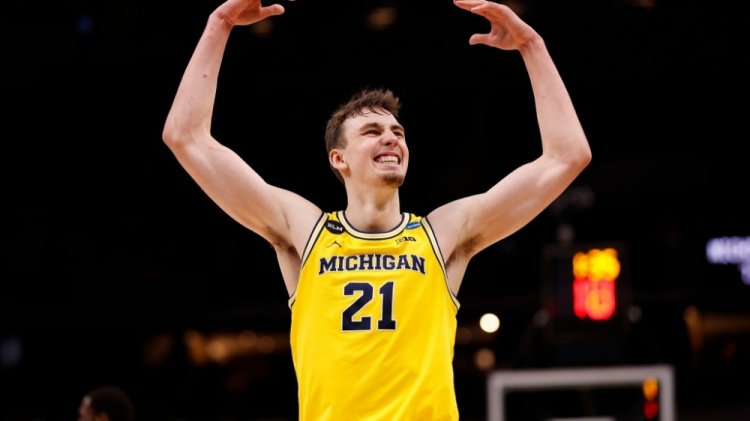 足球比赛在 足球比赛在